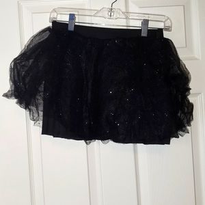 Short black custom skirt